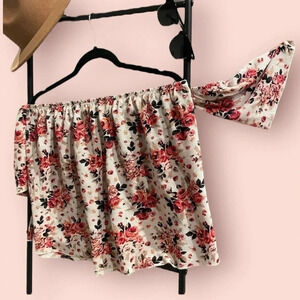 Free kisses off the shoulder floral blouse top size Medium